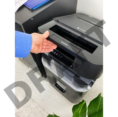 Шредер Heleos АП37-4 черный/серебристый с автоподачей (секр.P-4) фрагменты 220лист. 37лтр. скрепки скобы пл.карты