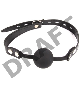 Черный сплошной кляп-шарик на регулируемом ремешке