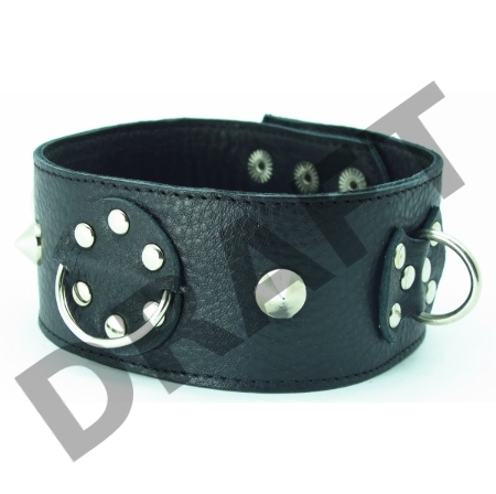 Чёрный кожаный ошейник с кольцами и клёпками