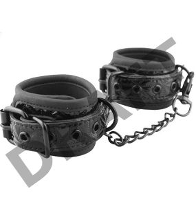 Чёрные кожаные наручники с геометрическим узором