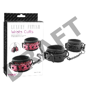 Чёрные кожаные наручники с геометрическим узором