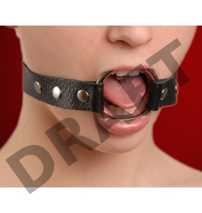 Кляп-кольцо на черных кожаных ремешках