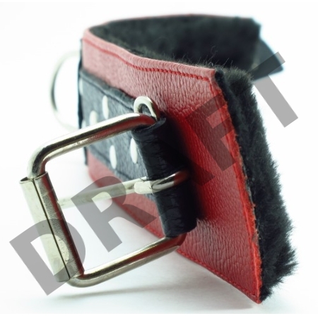 Набор красно-черных фиксаторов с меховым подкладом