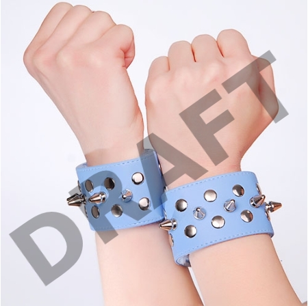 Голубые напульсники с шипами и заклепками