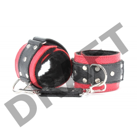 Красно-чёрные кожаные наручники с меховым подкладом