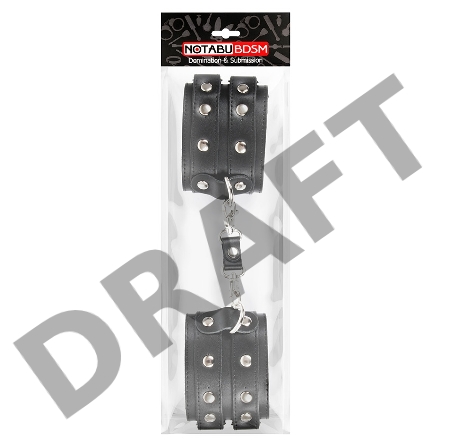 Черные широкие кожаные наручники с заклепками на карабине