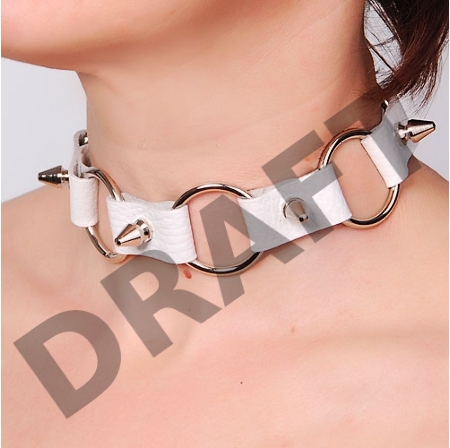 Кожаный белый ошейник с кольцами и шипами