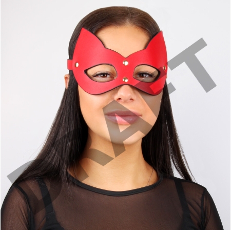 Красно-черная игровая маска с ушками