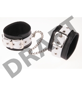 Черно-белые оковы на ноги