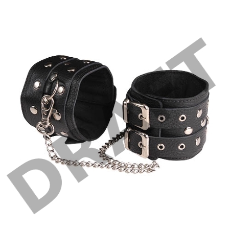 Чёрные кожаные оковы, соединенные цепочкой 