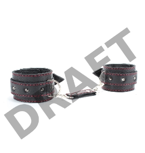 Черные оковы с шипами и контрастной строчкой